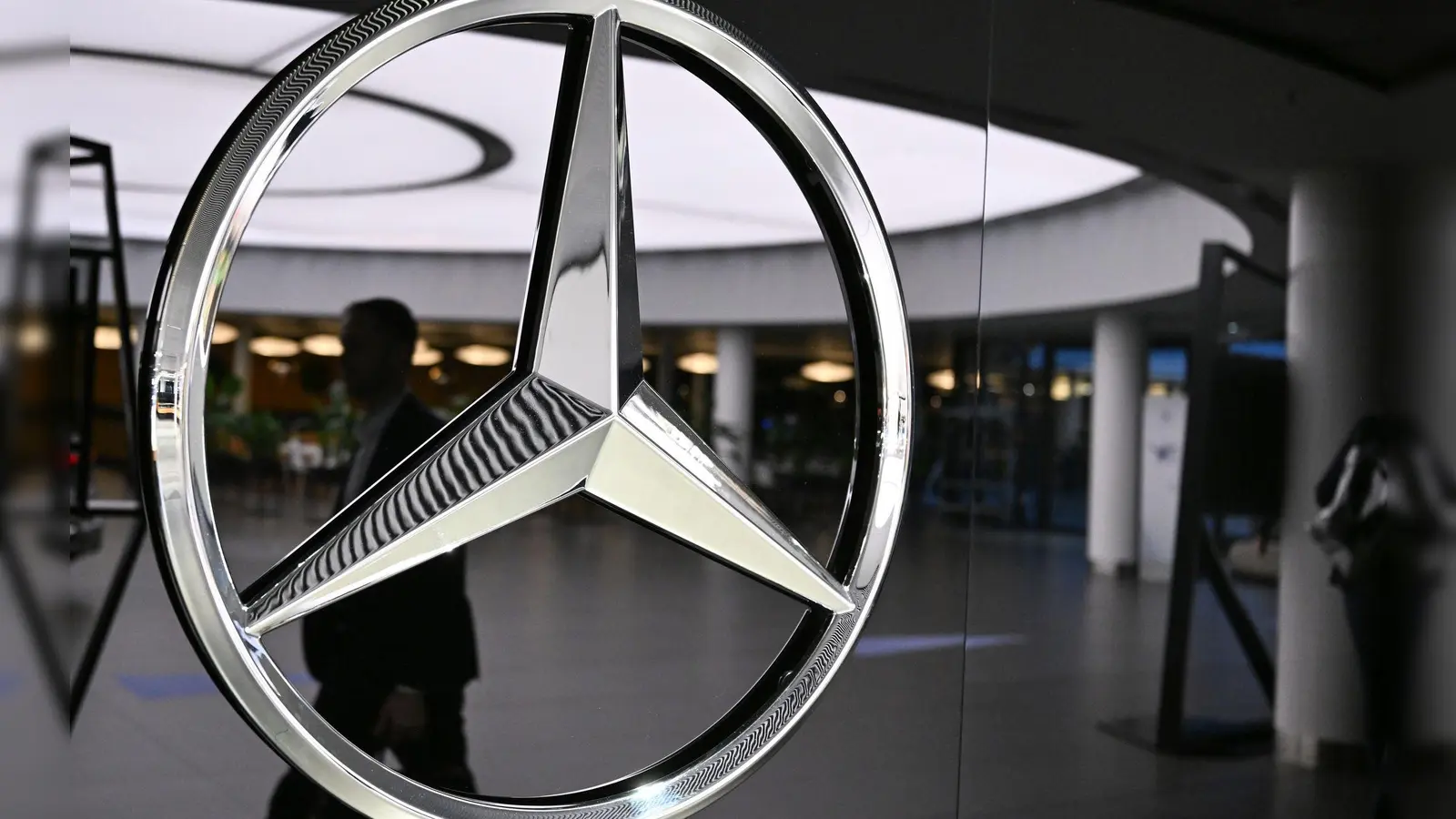Mercedes-Benz mit Gewinneinbruch im Geschäftsjahr 2025. (Foto: Bernd Weißbrod/dpa)