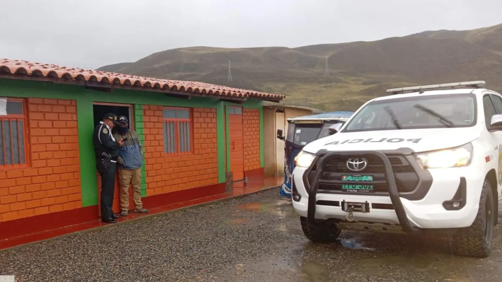 Laut lokalen Medienberichten hatte sich der junge Mann während eines plötzlichen Unwetters in ein Zelt zurückgezogen und wurde dabei offenbar von einem Blitz getroffen.  (Foto: ---/Policía de Turismo de Huaraz/dpa)