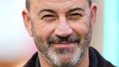 Talkmaster Jimmy Kimmel ist erstmal weg vom Bildschirm. (Archivbild) (Foto: Scott A Garfitt/Invision/AP/dpa)