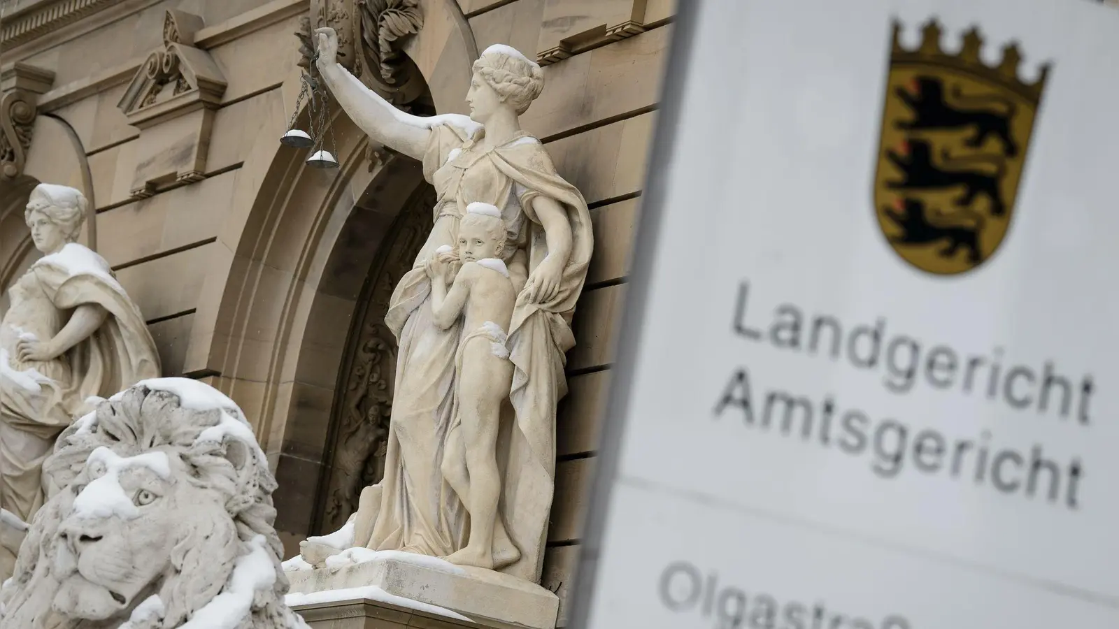 Den Angeklagten wird unter anderem versuchter Mord in Mittäterschaft vorgeworfen. (Symbolbild)  (Foto: Sina Schuldt/dpa)