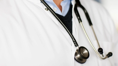Der Bundesgerichtshof prüft eine Vereinbarung zwischen einem Hausarzt und seinem Patienten. (Symbolbild) (Foto: Rolf Vennenbernd/dpa)