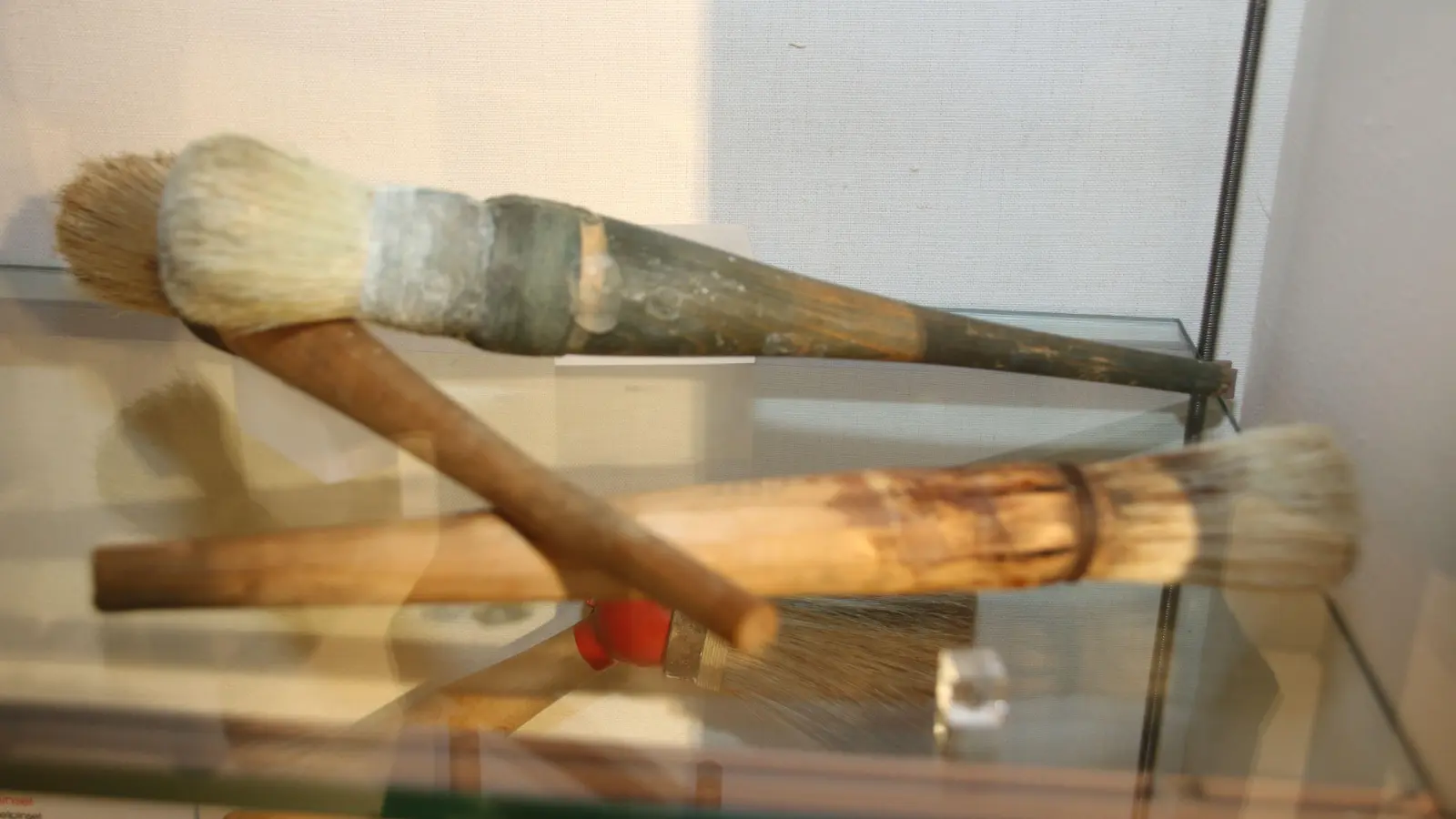 Die ältesten Pinsel des Museums stammen von 1830 und sind eine Spende aus Ravensburg. (Foto: Stefan Neidl)