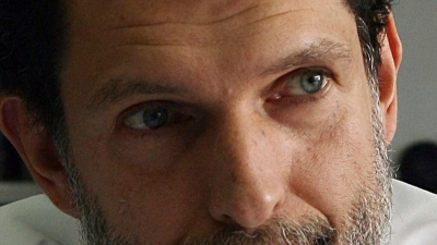 Der türkische Kulturförderer Osman Kavala erhält die Goethe-Medaille, das offizielle Ehrenzeichen der Bundesrepublik Deutschland. (Archivbild) (Foto: -/AP/dpa)