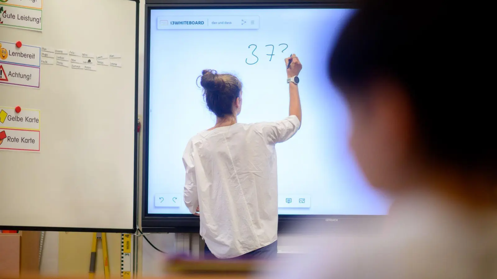 Mehr Praxis für Lehramtsstudierende in Bayern - das ist einer der Kernpunkte eines neuen Masterplans für die Ausbildung. (Symbolbild) (Foto: Julian Stratenschulte/dpa)