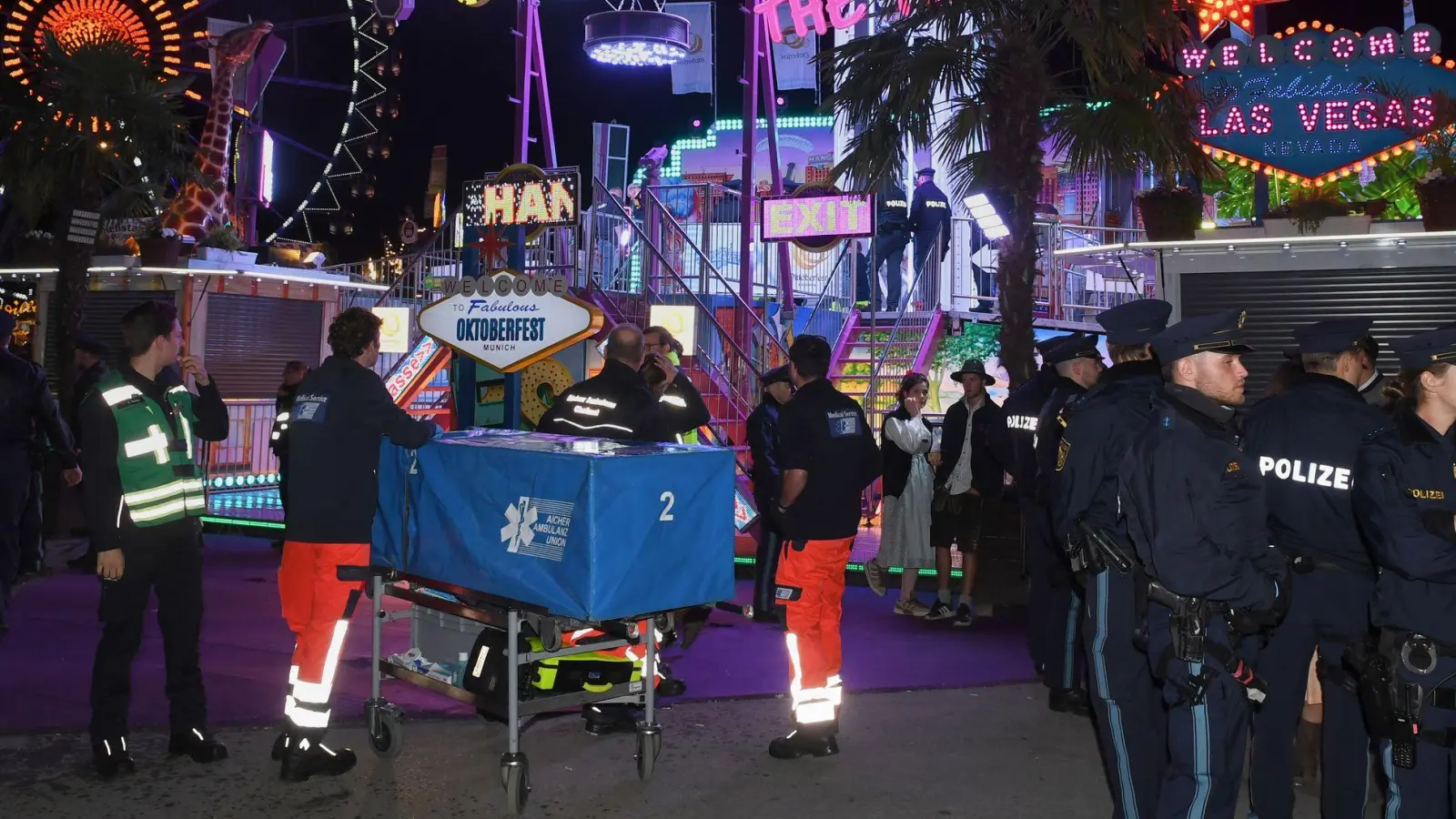 Schwerer Unfall zum Wochenbeginn auf der Wiesn. (Foto: Felix Hörhager/dpa)