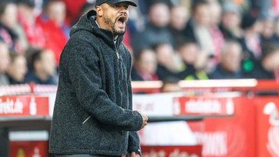 Im Kampf um Bundesliga-Punkte konnte Vincent Kompany erst ganz spät das Münchner 2:2 bejubeln. (Foto: Andreas Gora/dpa)
