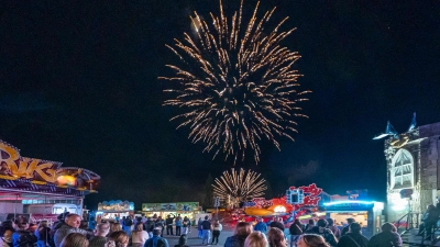 In den vergangenen Jahren gab es beim Frühlingsfest in Bad Windsheim ein Feuerwerk. Jetzt haben sich Vereine mit Bedenken an Bürgermeister Jürgen Heckel gewandt. (Archivbild: Mirko Fryska)