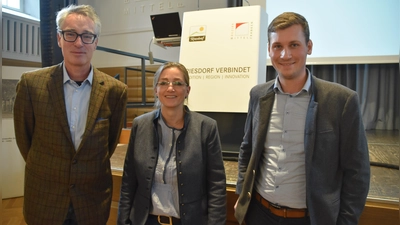 Die Referierenden beim Schweinegesundheitstag in Triesdorf: Dr. Ralf Zechmeister und die tierärztliche Referentin Irene Pfeiffer vom Bauernverband sowie Johannes Reichenspurner (von links). (Foto: Fritz Arnold)