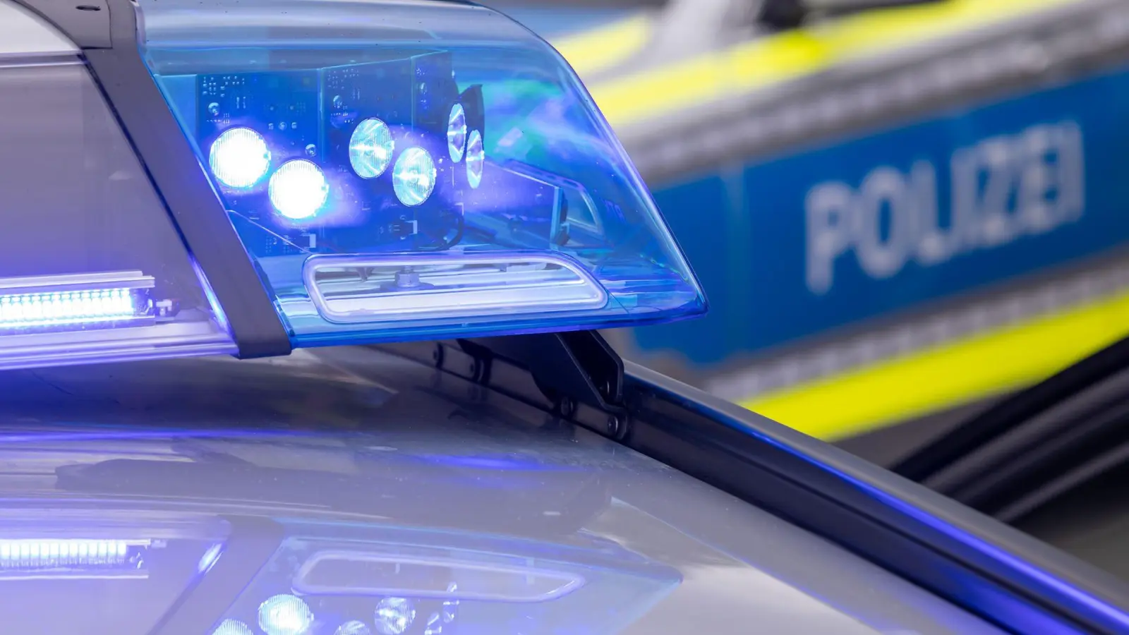 Die Polizei ermittelt wegen Herbeiführen einer Sprengstoffexplosion. (Symbolbild) (Foto: Daniel Karmann/dpa)