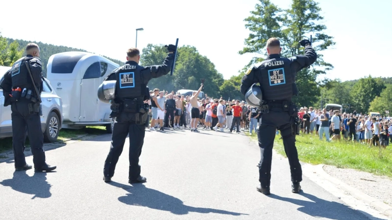 Zum Schanzenfest im August waren noch rund 4000 Besucherinnen und Besucher gekommen. Obwohl kurzzeitig zum Sturm auf die Schanze aufgerufen wurde, blieb es letztlich ruhig. (Foto: Johannes Zimmermann)