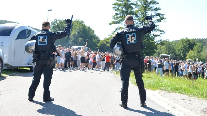 Zum Schanzenfest im August waren noch rund 4000 Besucherinnen und Besucher gekommen. Obwohl kurzzeitig zum Sturm auf die Schanze aufgerufen wurde, blieb es letztlich ruhig. (Foto: Johannes Zimmermann)