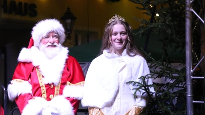 Der Weihnachtsmann und das Christkind kommen auch in diesem Jahr auf den Weihnachtsmarkt in Leutershausen. (Foto: Alexander Biernoth)