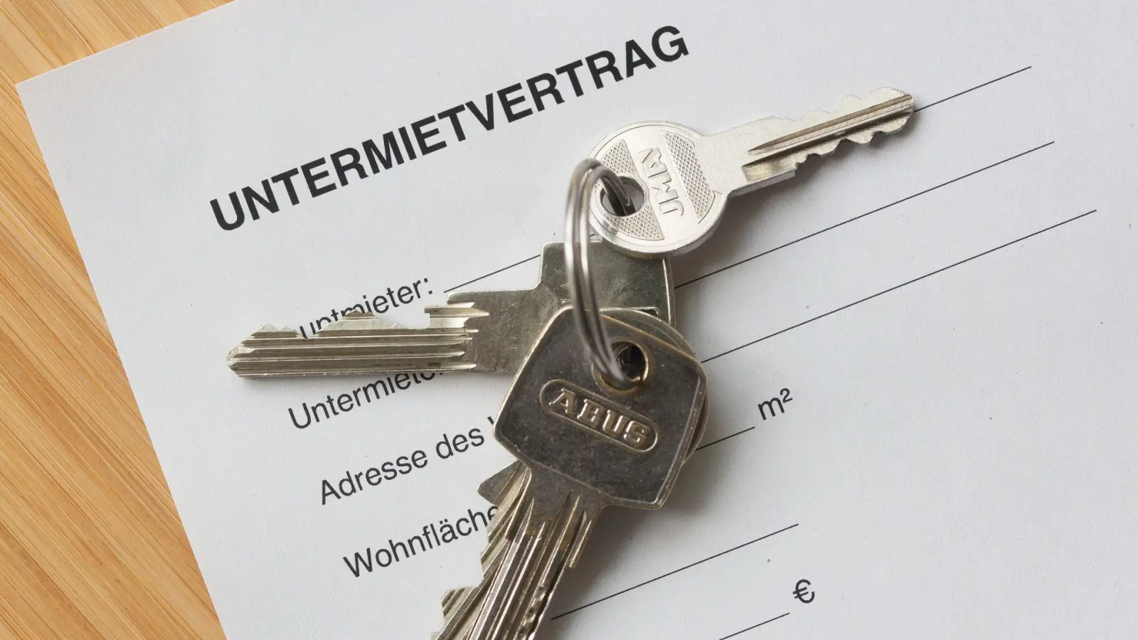 Unverzichtbar für die Wiesn-Vermietung ist die Zustimmung des Vermieters.  (Foto: Fernando Gutierrez-Juarez/dpa)