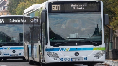 Mit Milliardeninvestitionen könnte laut einer neuen Studie das Bus- und Bahnangebot in Bayern überall deutlich verbessert werden. (Symbolbild) (Foto: Stefan Puchner/dpa)