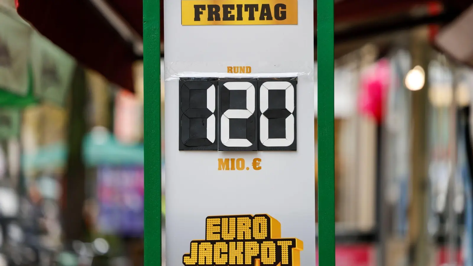 Die 120 Millionen Euro bleiben vorerst weiter im Jackpot. (Archivbild) (Foto: Thomas Banneyer/dpa)