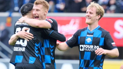 Zweimal Grund zur Freude: Paderborn ist neuer Tabellenführer. (Foto: Bernd Thissen/dpa)