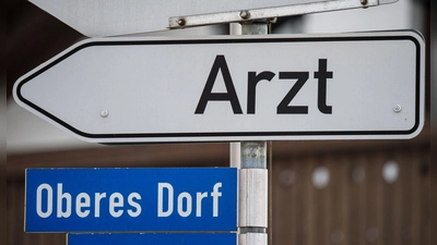 Künftige Landärzte haben auch ohne Einser-Abi Chancen auf einen Medizinstudienplatz. (Symbolbild) (Foto: Armin Weigel/dpa)