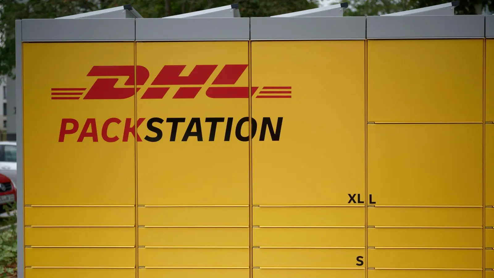 Beim Paketdienstleister DHL gibt es IT-Probleme. (Foto: Henning Kaiser/dpa)