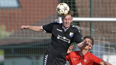 Tim Fierus (links, in einem anderen Spiel) hatte zwei der wenigen guten Torchancen für den SVG gegen Unterreichenbach. (Foto: Martin Rügner)