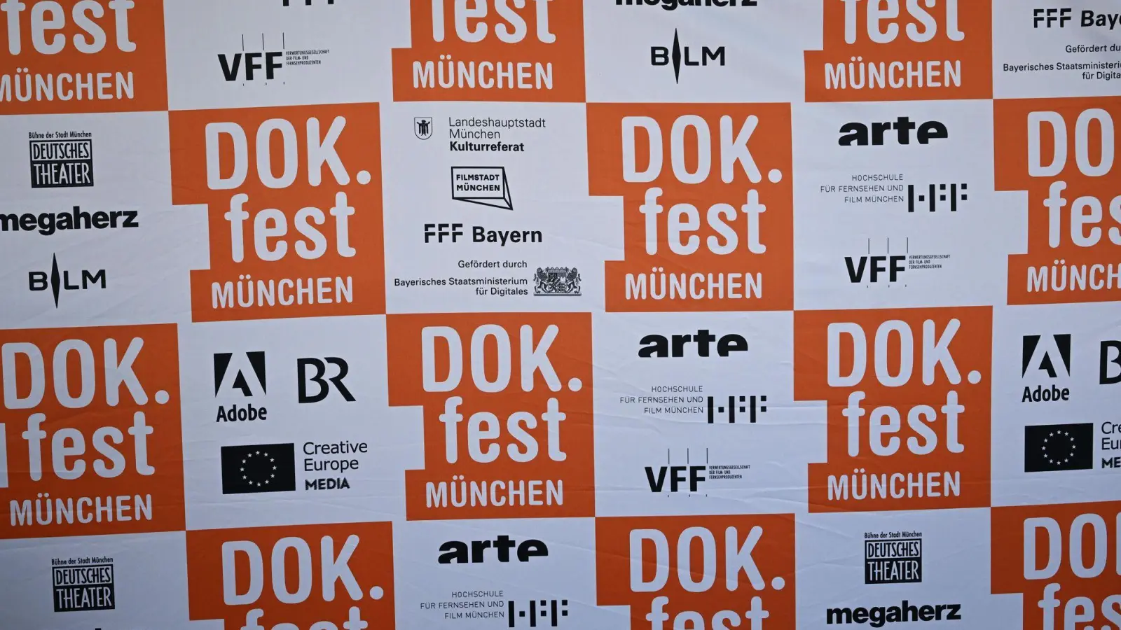 Das Dokumentarfilmfestival DOK.fest lockt diesmal mit „Signature-Filmen“. (Archivbild) (Foto: Felix Hörhager/dpa)
