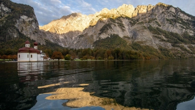 Der Königssee ist bei Touristen ein beliebtes Ausflugsziel. (Archivbild) (Foto: Lino Mirgeler/dpa)