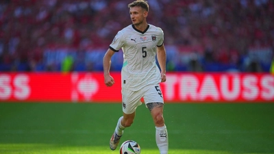 Der Österreicher Stefan Posch wechselt auf Leihbasis zum FSV Mainz 05. (Archivbild) (Foto: Michael Kappeler/dpa)