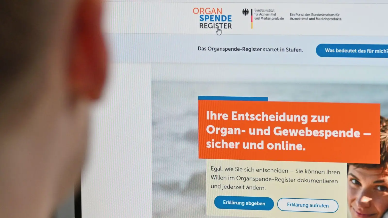 Die Zahl der Organspenden verharrt in Deutschland auf niedrigem Niveau, wie die Deutsche Stiftung Organtransplantation mitteilte (Archivbild). (Foto: Anna Ross/dpa)