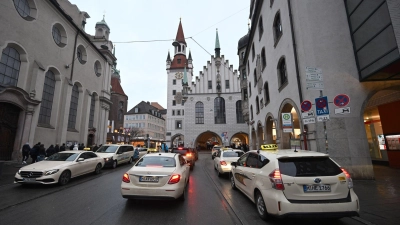 Auch die Tarifstruktur der Taxis soll Thema im Kreisverwaltungsausschuss sein. (Symbolbild) (Foto: Felix Hörhager/dpa)