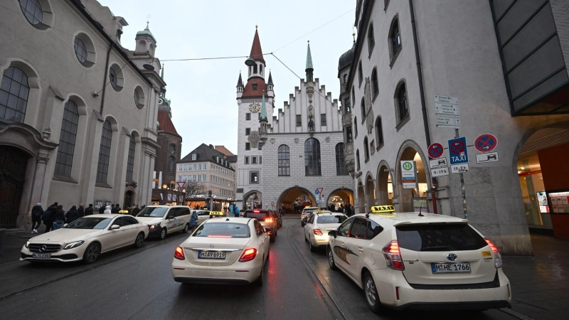 Auch die Tarifstruktur der Taxis soll Thema im Kreisverwaltungsausschuss sein. (Symbolbild) (Foto: Felix Hörhager/dpa)