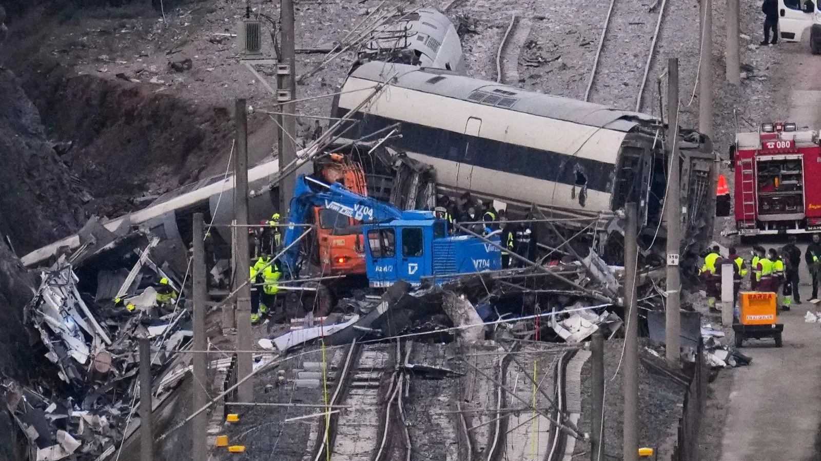 In Adamuz wurden bereits 43 Leichen geborgen. (Archivbild) (Foto: Manu Fernandez/AP/dpa)