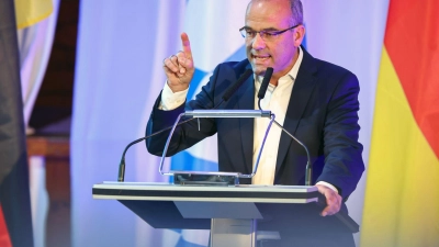 Die AfD beschäftigt sich auf ihrem Landesparteitag mit dem Thema „Remigration“. Den Antrag hat der stellvertretende Landeschef Rainer Rothfuß eingebracht. (Foto: Daniel Löb/dpa)