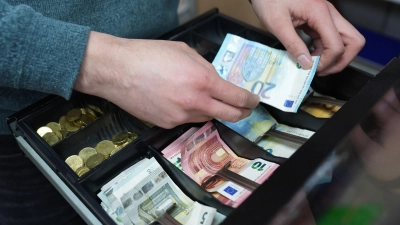 Die Inflation in Bayern ist auf den niedrigsten Wert seit Februar 2021 gefallen. (Symbolbild) (Foto: Marcus Brandt/dpa)