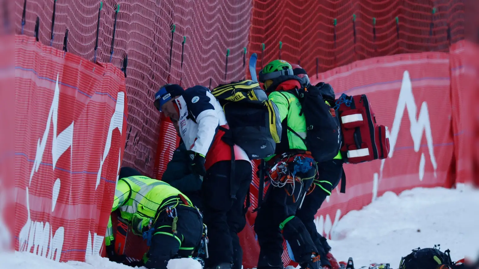 Cyprien Sarrazin war beim Training in Bormio schwer gestürzt. (Foto: Alessandro Trovati/AP/dpa)