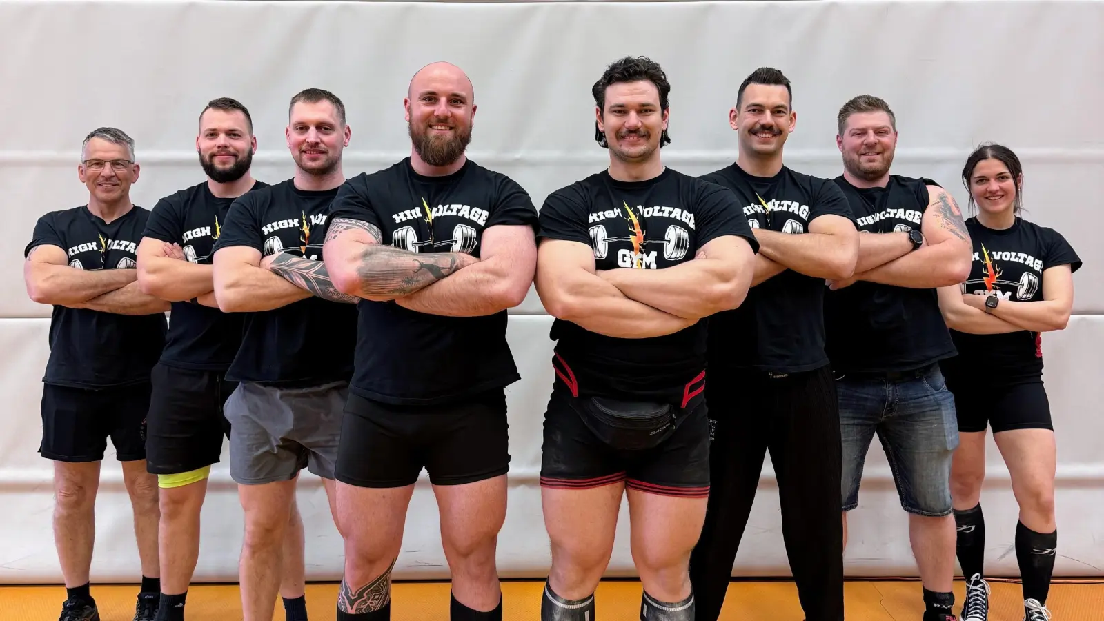 Sie alle haben beeindruckende Oberarme und muskuläre Beine: In Gerhardshofen hat sich der Kraftsportverein „Stemmfreunde“ gegründet. (Foto: Stemmfreunde Gerhardshofen/Markus Bauer)