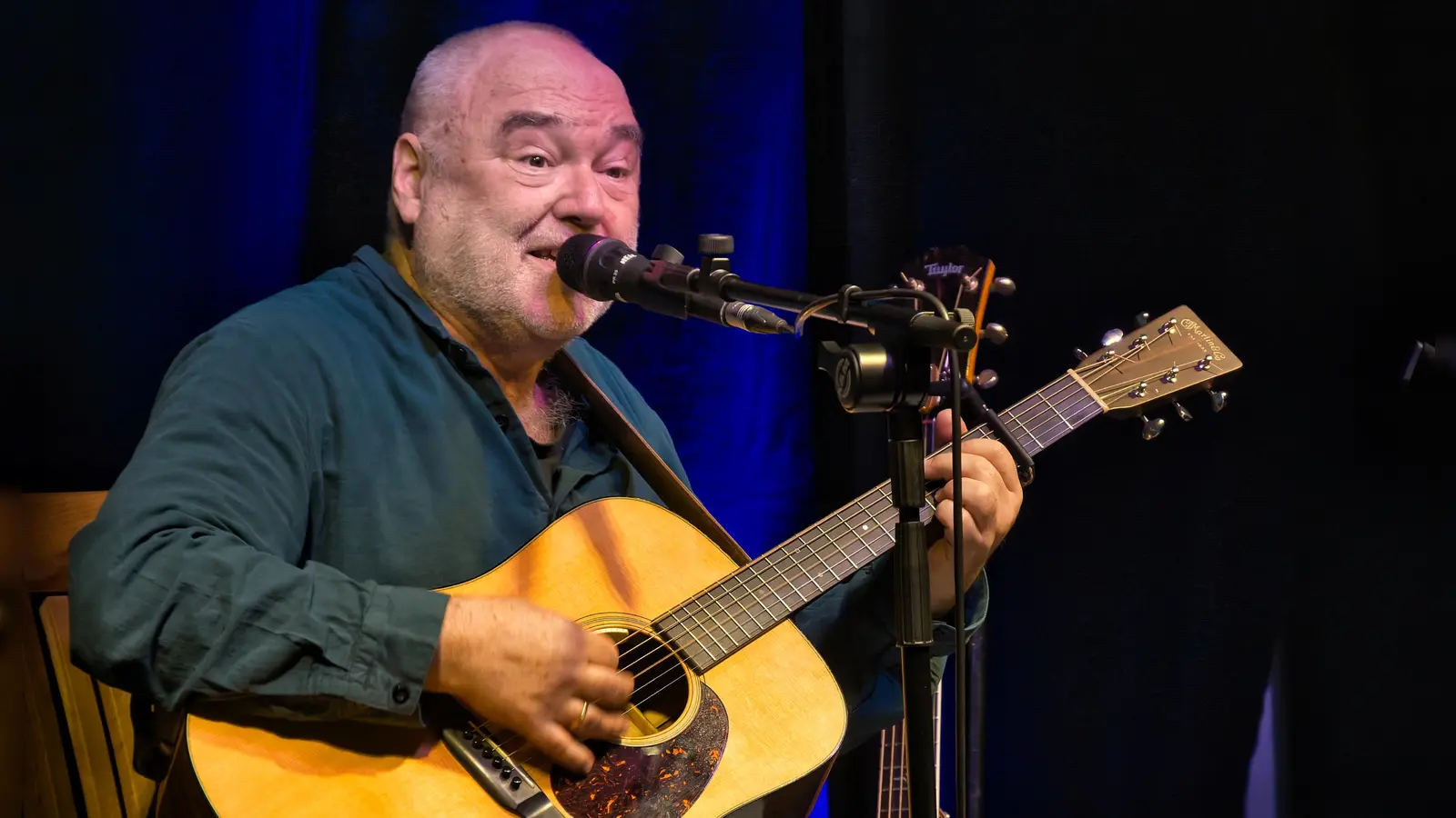 Verpackt Weisheiten mit Humor und warnt eindringlich vor der AfD: der fränkische Liedermacher Wolfgang Buck. (Foto: Martin Stumpf)