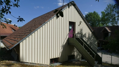 Das Feuerwehrhaus im Burgbernheimer Ortsteil Pfaffenhofen soll aufgestockt und zum Dorfgemeinschaftshaus weiterentwickelt werden. (Foto: Helmut Meixner)