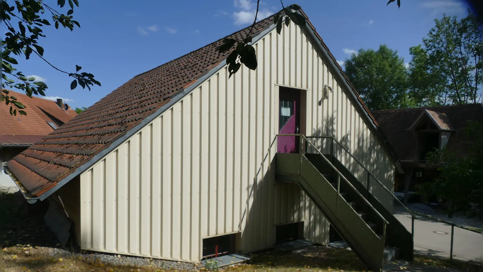 Das Feuerwehrhaus im Burgbernheimer Ortsteil Pfaffenhofen soll aufgestockt und zum Dorfgemeinschaftshaus weiterentwickelt werden. (Foto: Helmut Meixner)