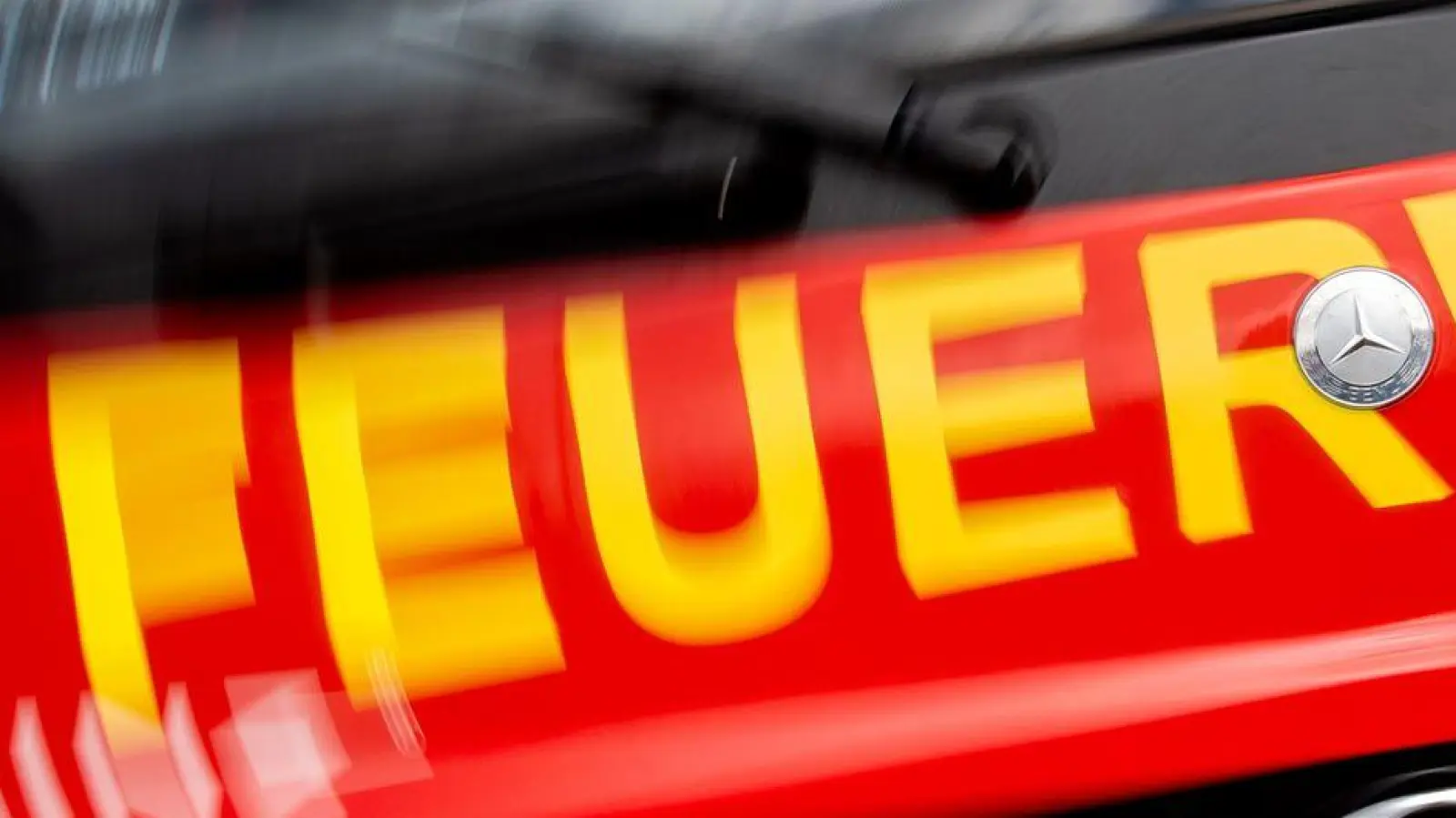 Neben der Feuerwehr war auch die Polizei mit mehreren Streifen vor Ort. (Symbolbild) (Foto: Hauke-Christian Dittrich/dpa)