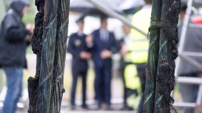 Das Feuer hat großen Schaden angerichtet. (Foto: Marijan Murat/dpa)