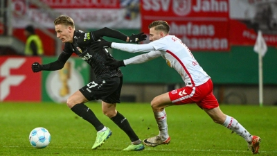 Nico Ochojski (r) verlässt den Verein. (Foto: Armin Weigel/dpa)