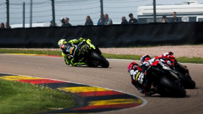 In Kurvenlage: Marco Fetz (links) auf dem Sachsenring. (Foto: Tim Fritzsch)