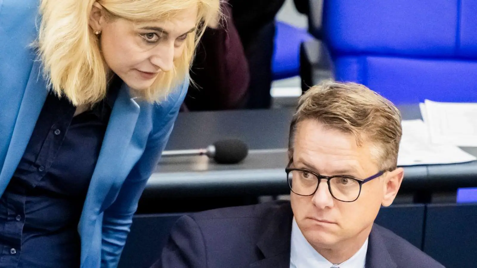 Über die Pflege-Sparpläne von Gesundheitsminister Carsten Linnemann, die auf einer Vorlage seiner Vorgängerin Nina Warken (beide CDU) beruhen, ringt derzeit die Koalition. (Archivbild) (Foto: Christoph Soeder/dpa)