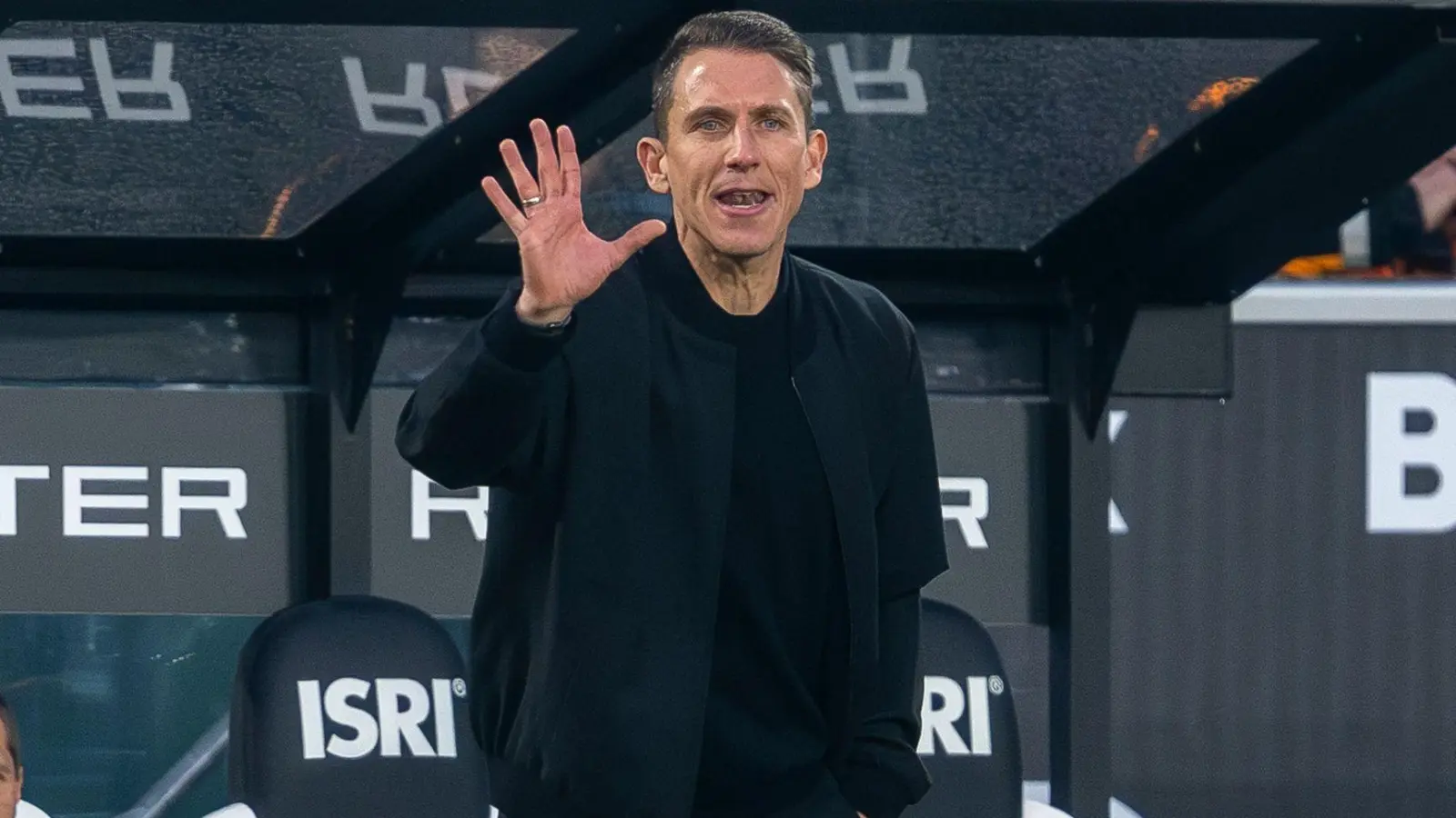 Daniel Bauer geht auch in das Freiburg-Spiel als Interimstrainer. (Archivfoto) (Foto: David Inderlied/dpa)