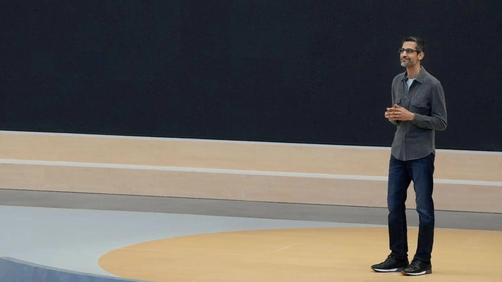 Sundar Pichai, CEO von Google und Alphabet, spricht auf einer Google I/O Veranstaltung in Mountain View, Kalifornien. (Foto: Jeff Chiu/AP/dpa)