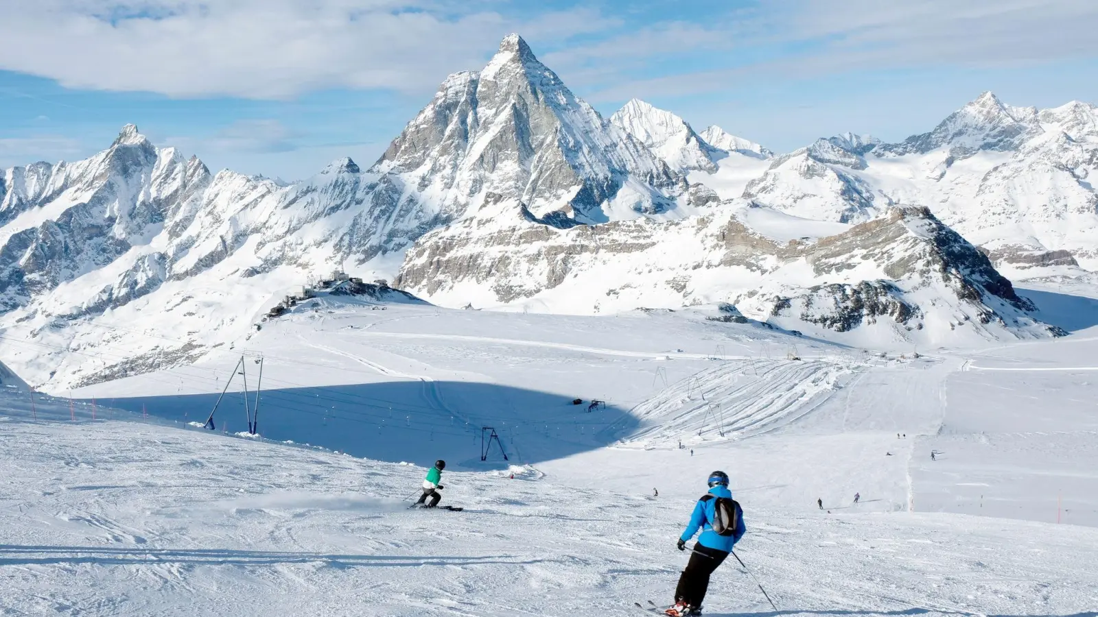 Im Kanton Wallis mit dem Skigebiet Zermatt hat es einen Meter Neuschnee gegeben. Es herrscht nun Lawinengefahr der Warnstufe drei. (Foto: Florian Sanktjohanser/dpa-tmn/Archiv)