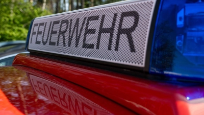 Die Feuerwehr löschte den Brand in der Küche. (Symbolbild) (Foto: Pia Bayer/dpa)