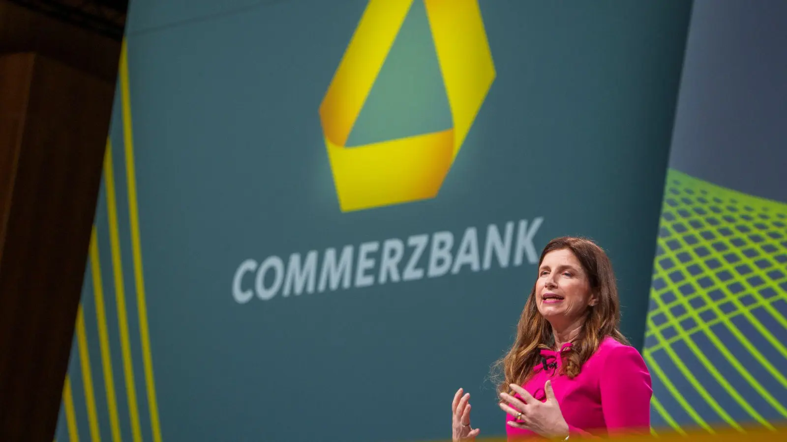 Kämpft um die Eigenständigkeit der Commerzbank: Konzernchefin Bettina Orlopp. (Foto: Andreas Arnold/dpa)