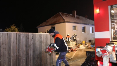 Rund 40 Feuerwehrleute waren in Bonnhof in der Nacht auf Dienstag im Einsatz. (Foto: NEWS5 / Markus Zahn)