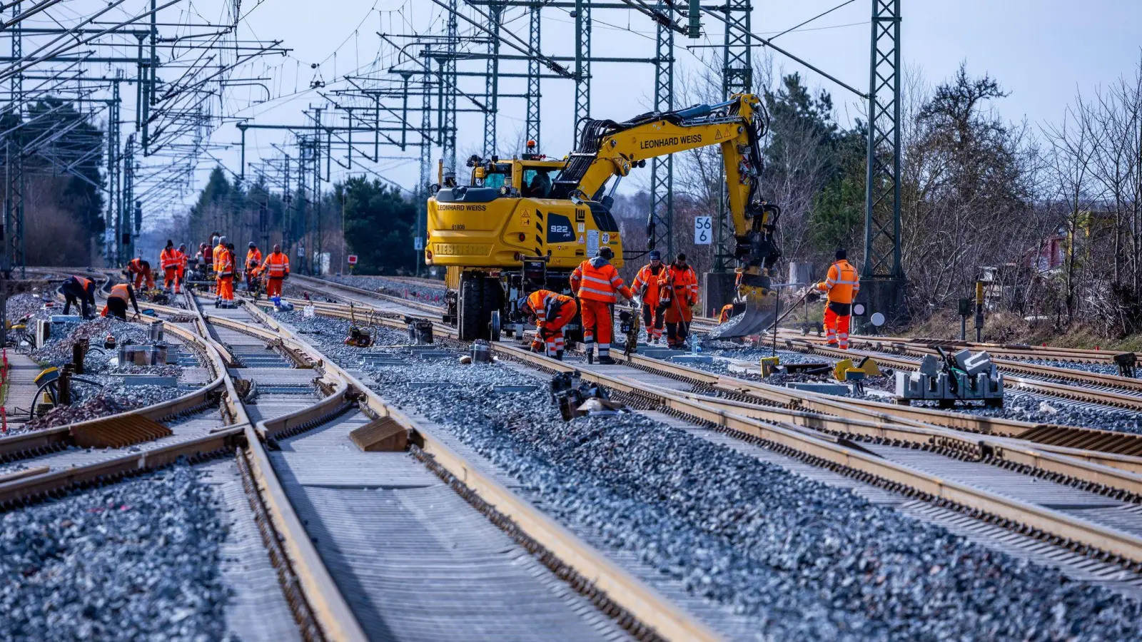 Ein Großteil des Gelds geht in den Verkehrsbereich. (Foto: Jens Büttner/dpa)