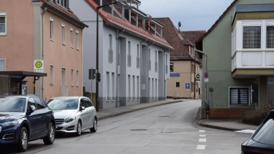 Eng und unübersichtlich: Damit begründeten die Fraktionen der ÖDP und der Offenen Linken ihre Forderung, die Geschwindigkeit in der Windsbacher Straße im Ansbacher Stadtteil Eyb zu reduzieren. (Foto: Florian Schwab)
